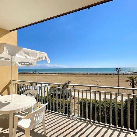 Villa Fronte Mare-Carraro Immobiliare Jesolo - Family Apartments Buitenkant foto
