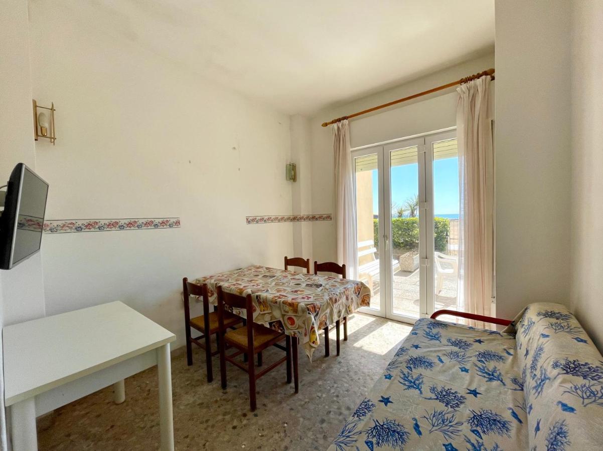 Villa Fronte Mare-Carraro Immobiliare Jesolo - Family Apartments Buitenkant foto