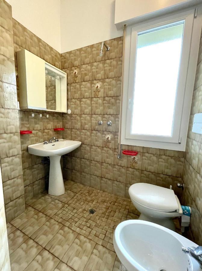 Villa Fronte Mare-Carraro Immobiliare Jesolo - Family Apartments Buitenkant foto