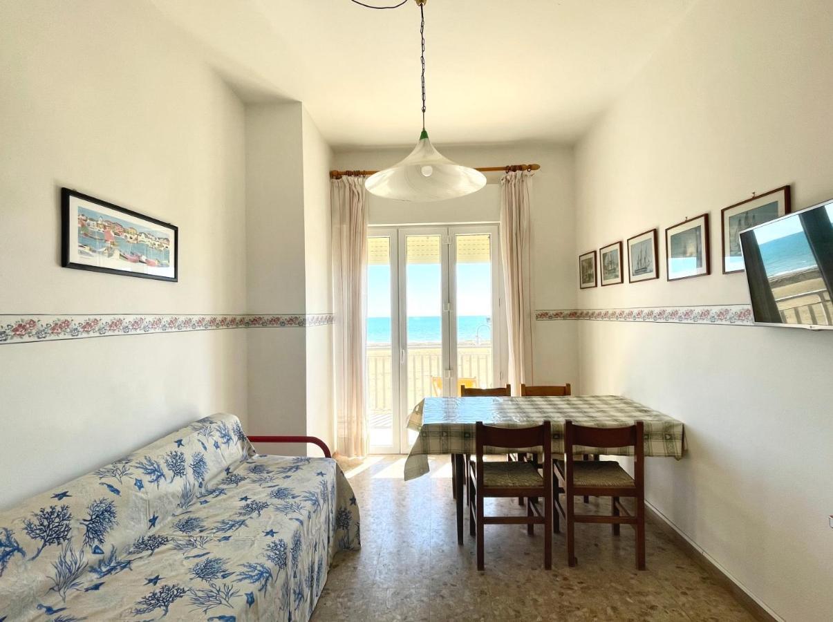 Villa Fronte Mare-Carraro Immobiliare Jesolo - Family Apartments Buitenkant foto
