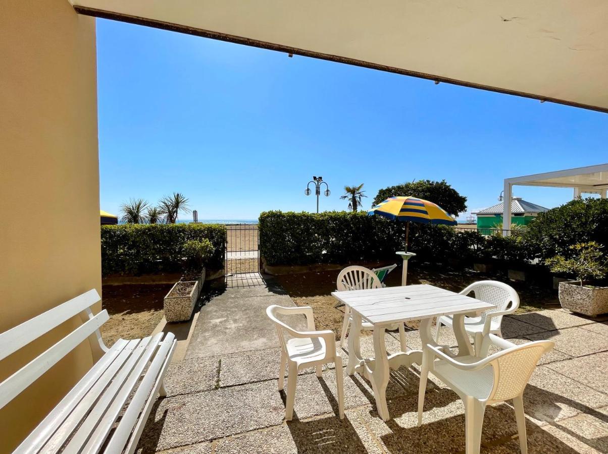Villa Fronte Mare-Carraro Immobiliare Jesolo - Family Apartments Buitenkant foto