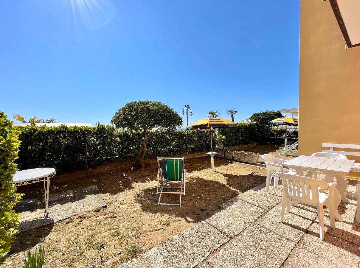 Villa Fronte Mare-Carraro Immobiliare Jesolo - Family Apartments Buitenkant foto