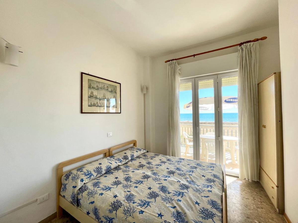 Villa Fronte Mare-Carraro Immobiliare Jesolo - Family Apartments Buitenkant foto
