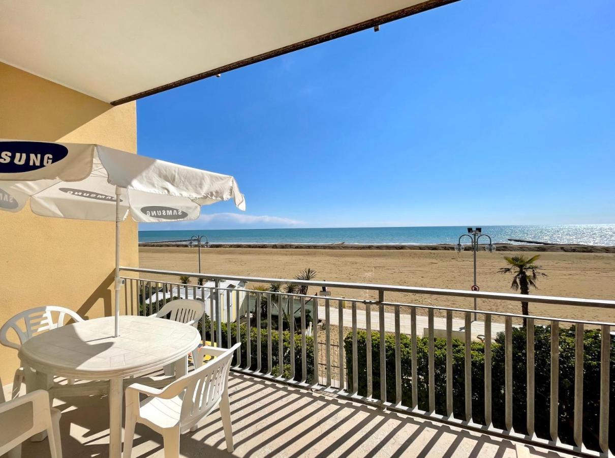 Villa Fronte Mare-Carraro Immobiliare Jesolo - Family Apartments Buitenkant foto