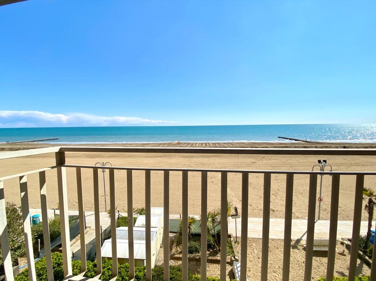 Villa Fronte Mare-Carraro Immobiliare Jesolo - Family Apartments Buitenkant foto
