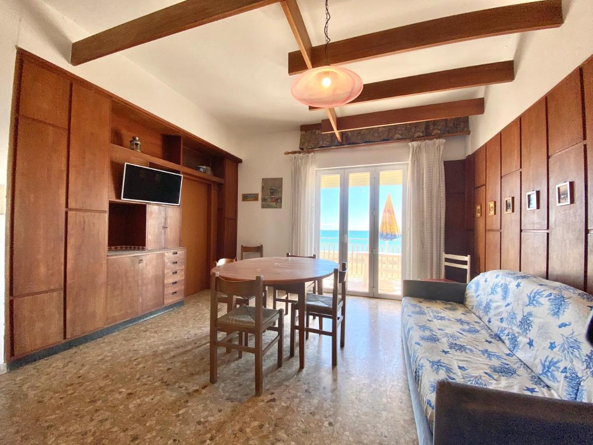 Villa Fronte Mare-Carraro Immobiliare Jesolo - Family Apartments Buitenkant foto