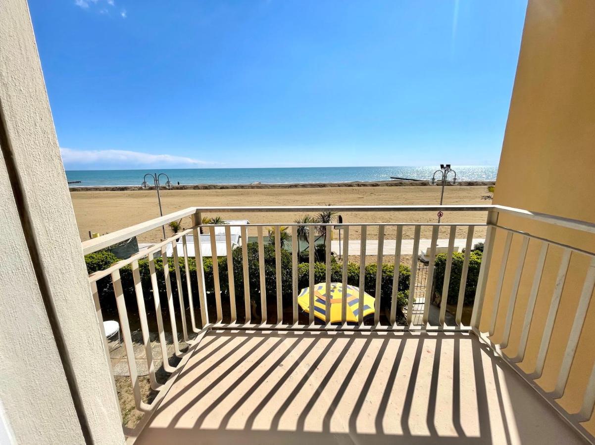 Villa Fronte Mare-Carraro Immobiliare Jesolo - Family Apartments Buitenkant foto