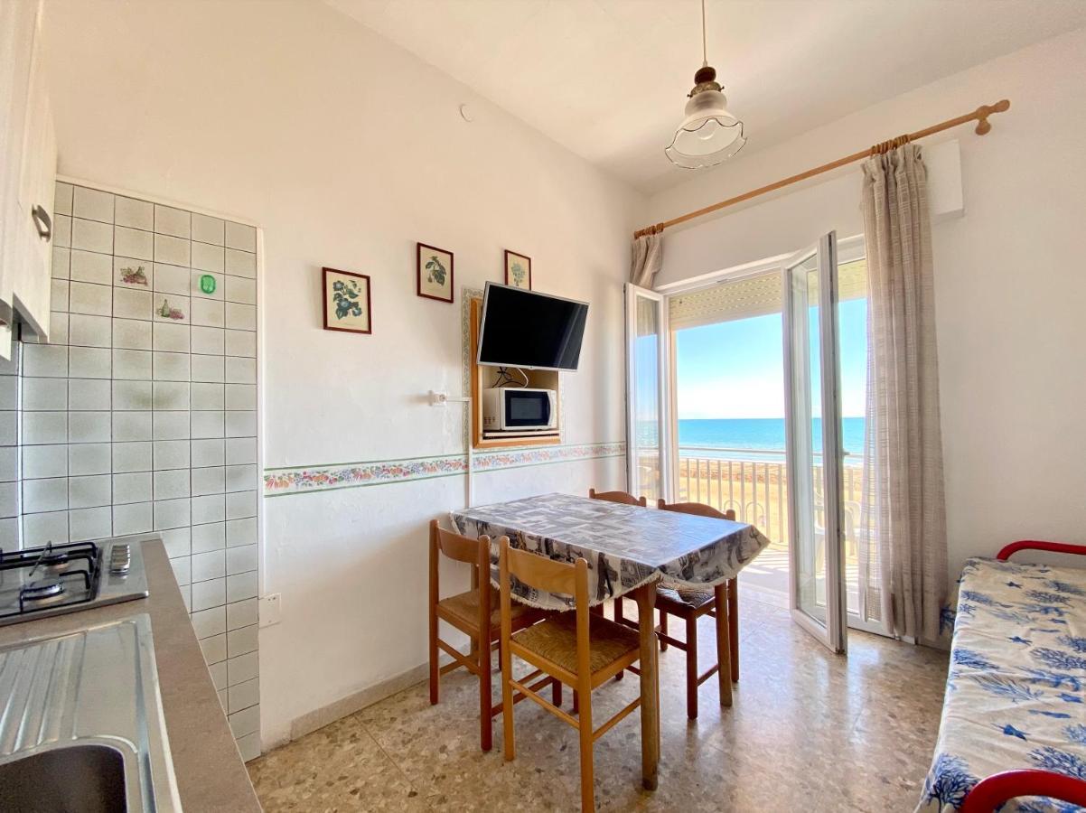 Villa Fronte Mare-Carraro Immobiliare Jesolo - Family Apartments Buitenkant foto