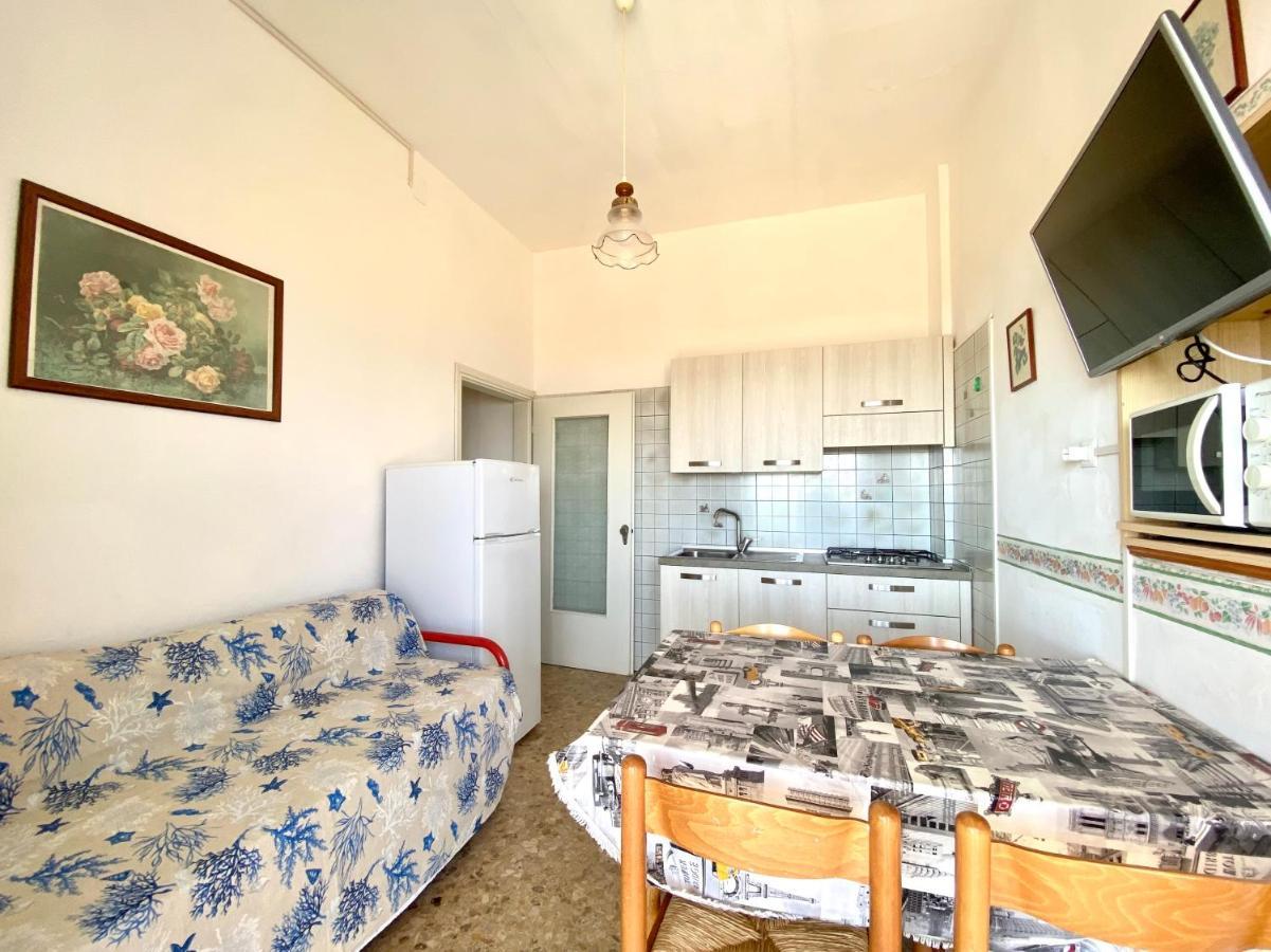 Villa Fronte Mare-Carraro Immobiliare Jesolo - Family Apartments Buitenkant foto