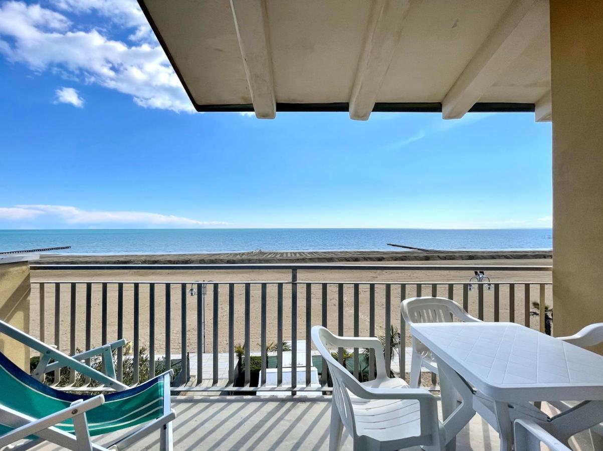 Villa Fronte Mare-Carraro Immobiliare Jesolo - Family Apartments Buitenkant foto